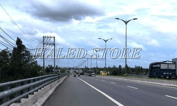 Ứng dụng của trụ đèn cao áo rời cần đôi 6m